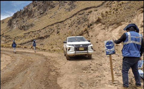 CONSTRUCCION DE ACCESOS Y PLATAFORMAS