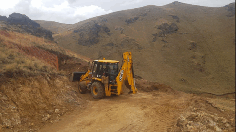 PROYECTO KELLO KELLO USO DE RETROEXCAVADORA